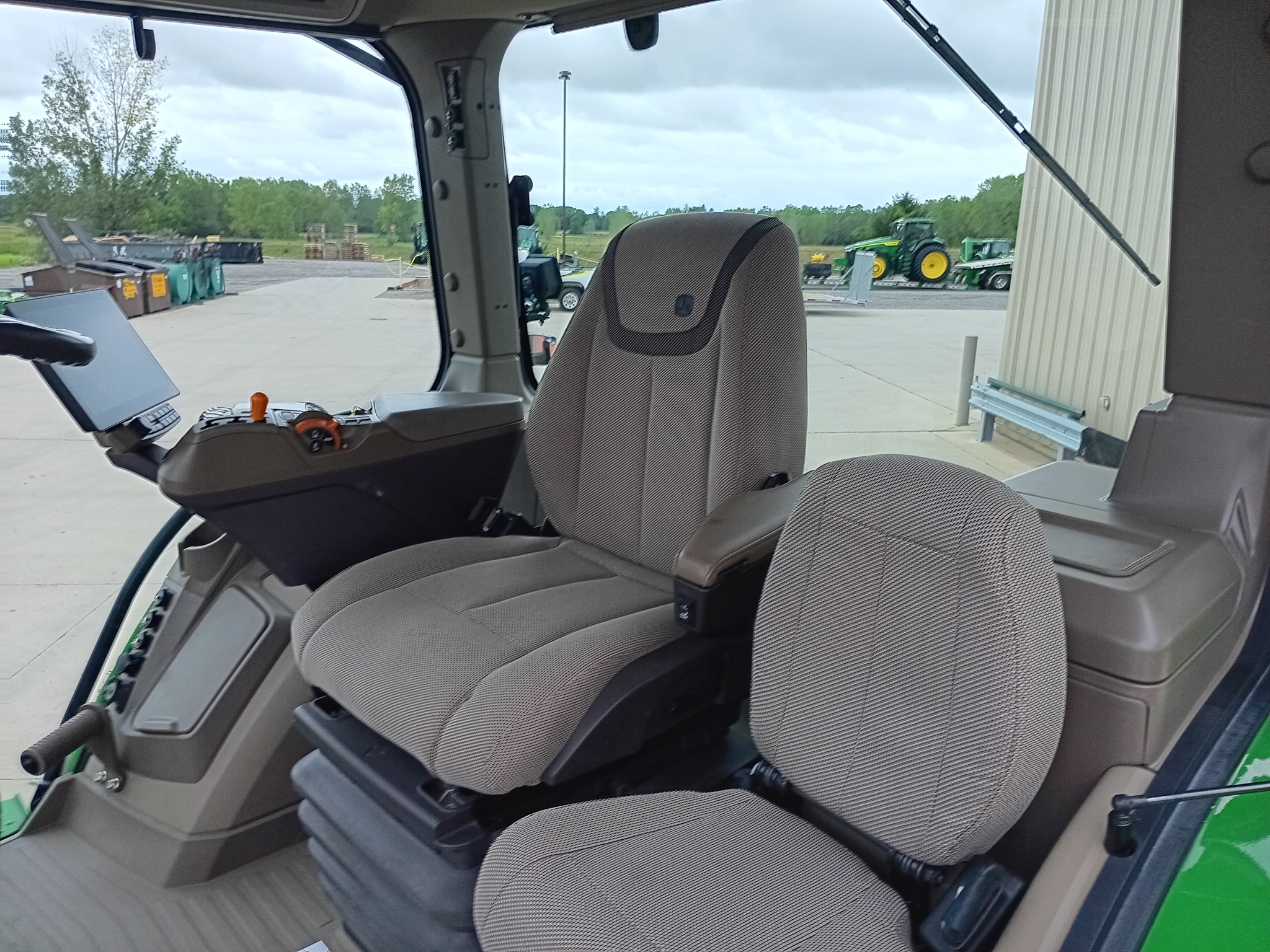 2024 John Deere 8R 250 Image 10