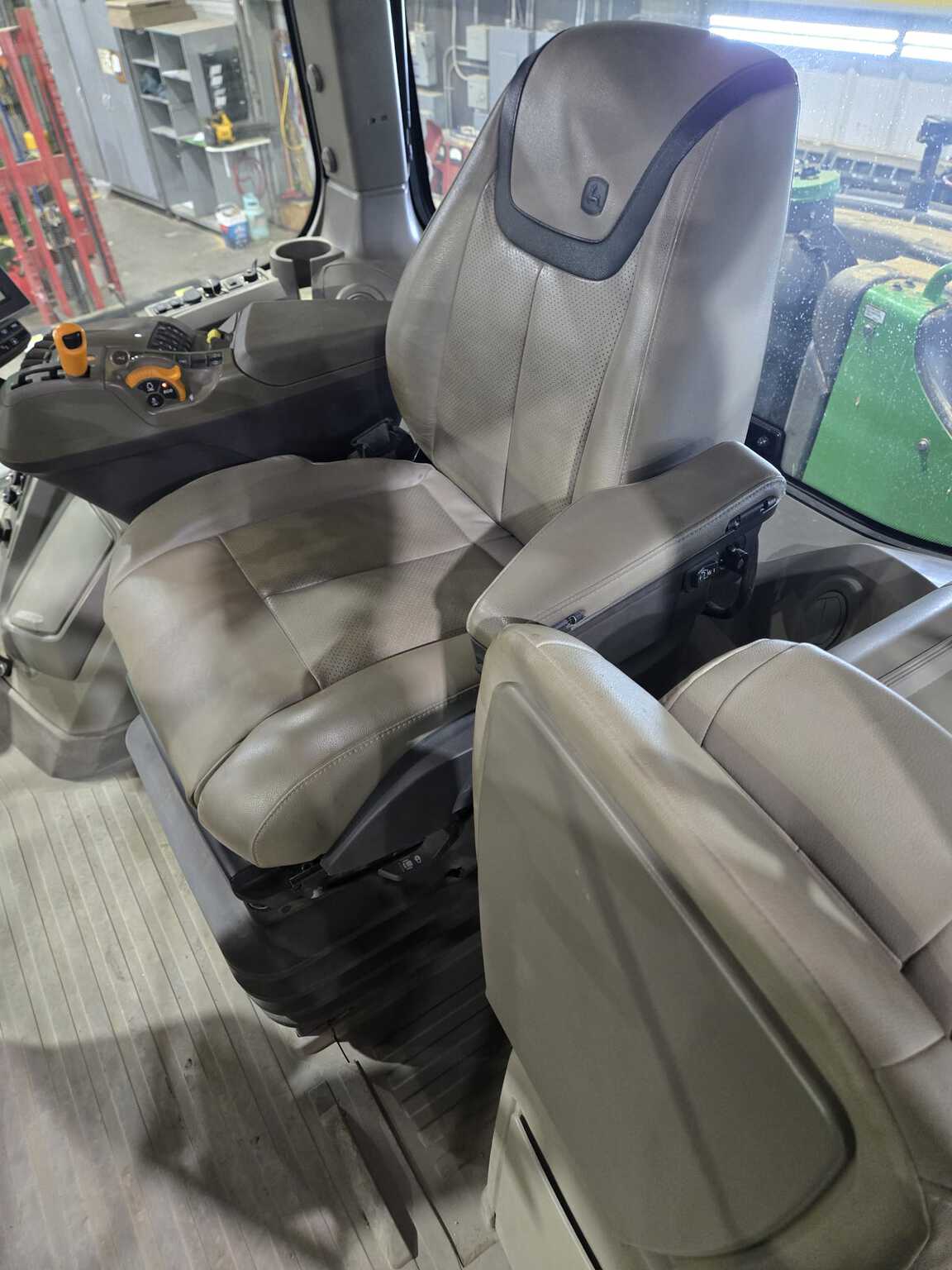 2023 John Deere 9R 590 Image 8