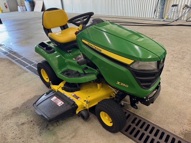 2017 John Deere X350 Image 8