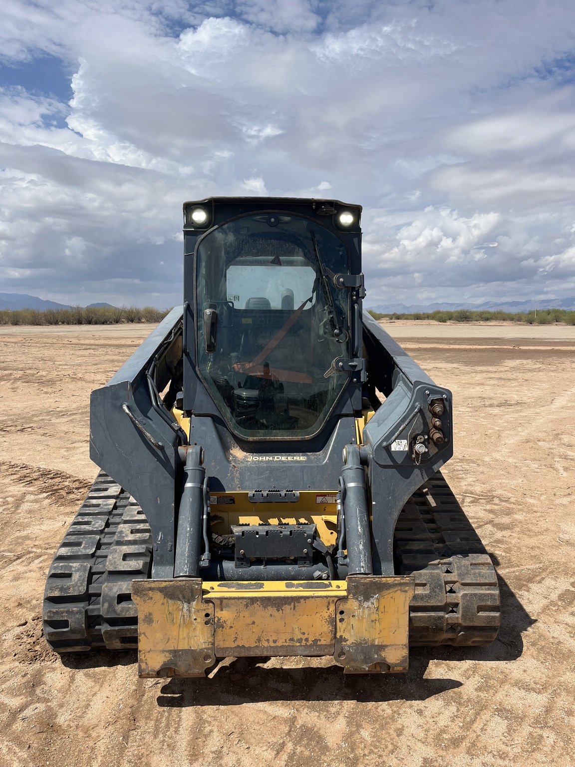 2019 John Deere 333G Image 2