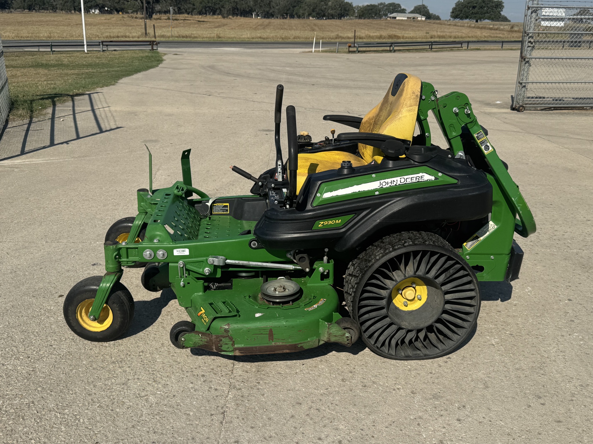 2021 John Deere Z930M Image 1