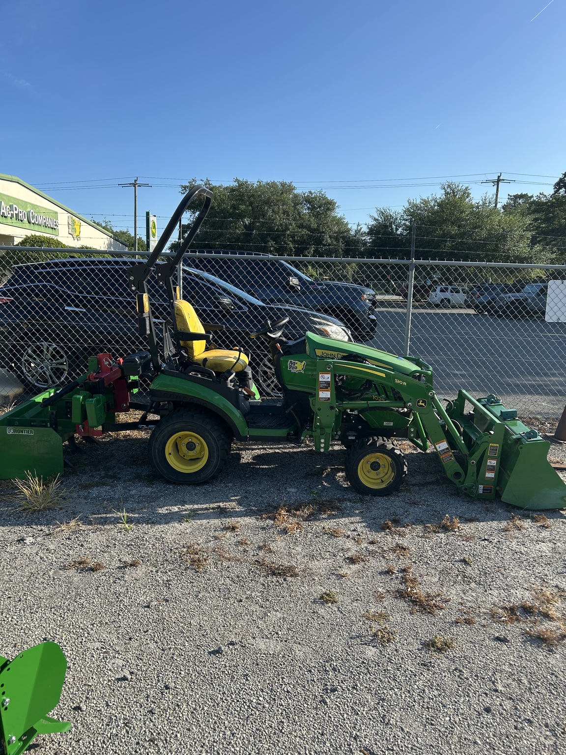 2023 John Deere 1025R Image 1