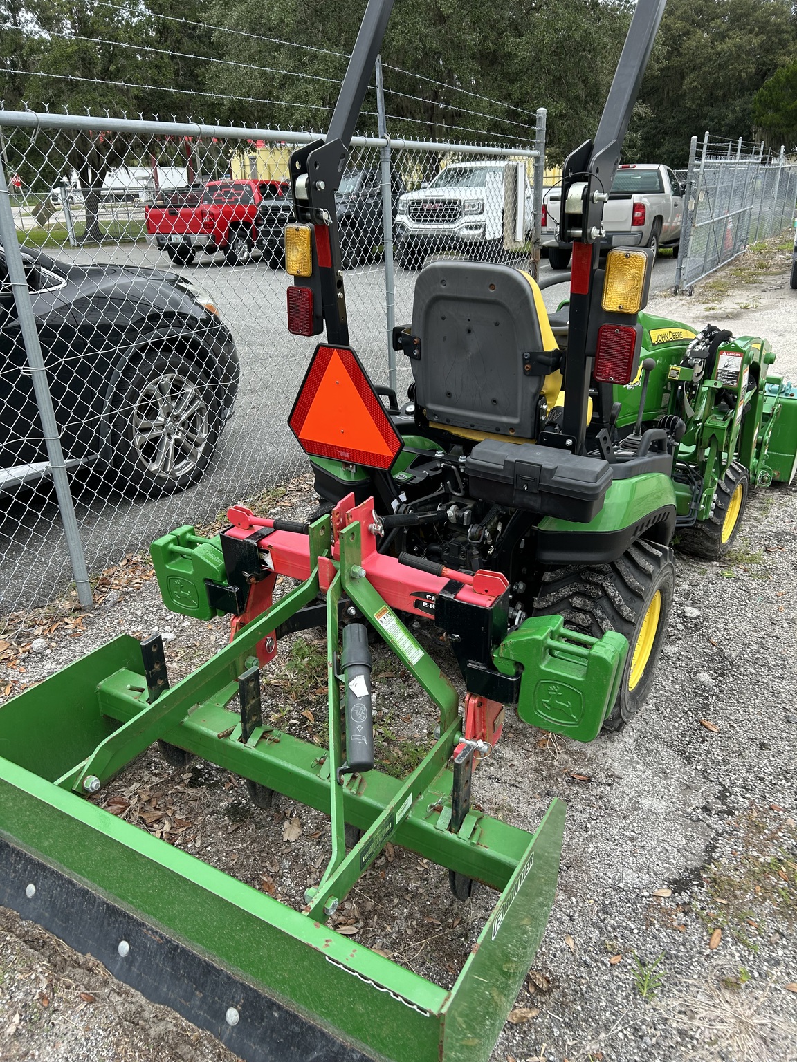 2023 John Deere 1025R Image 4