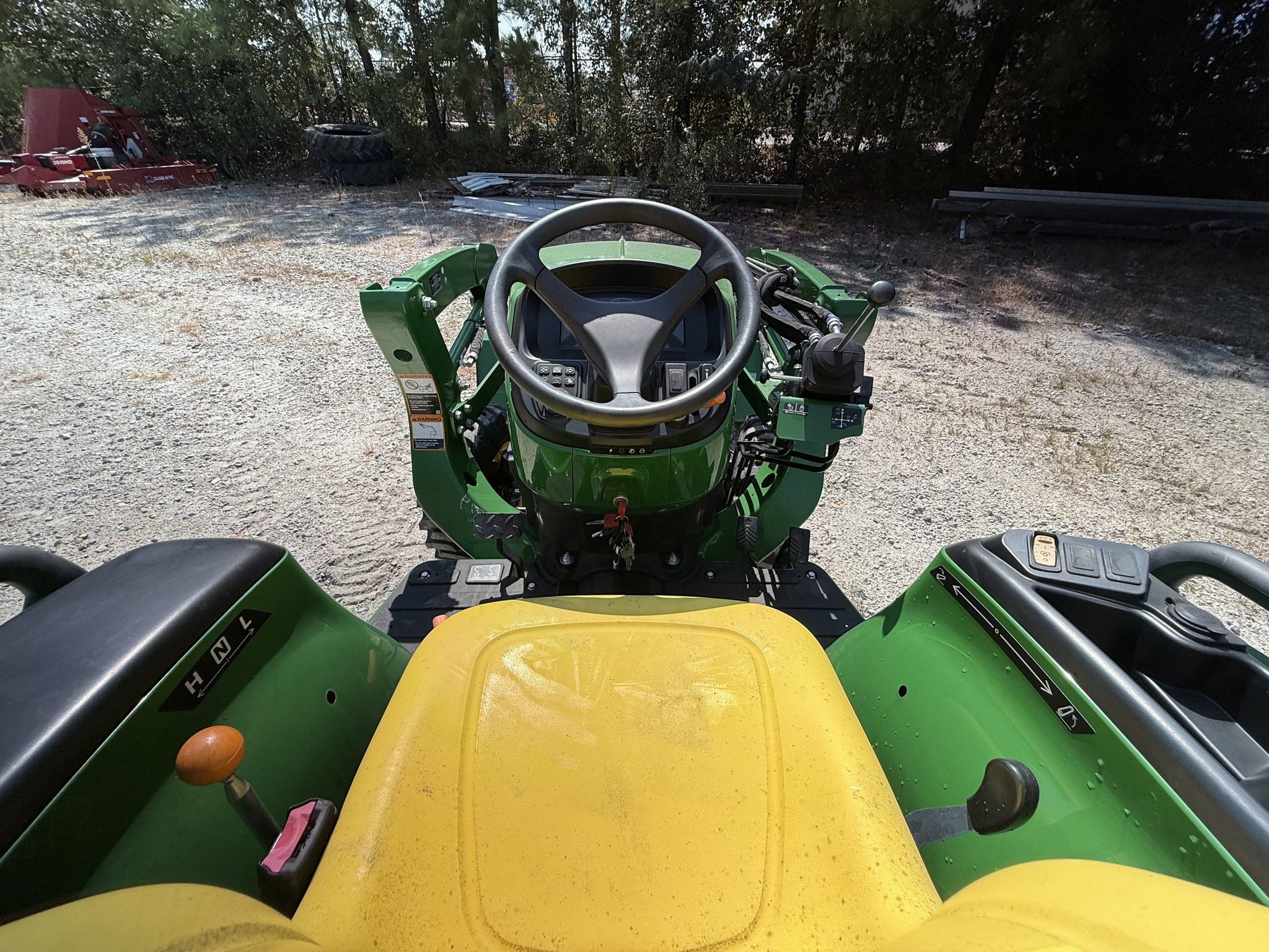 2024 John Deere 3038E Image 3