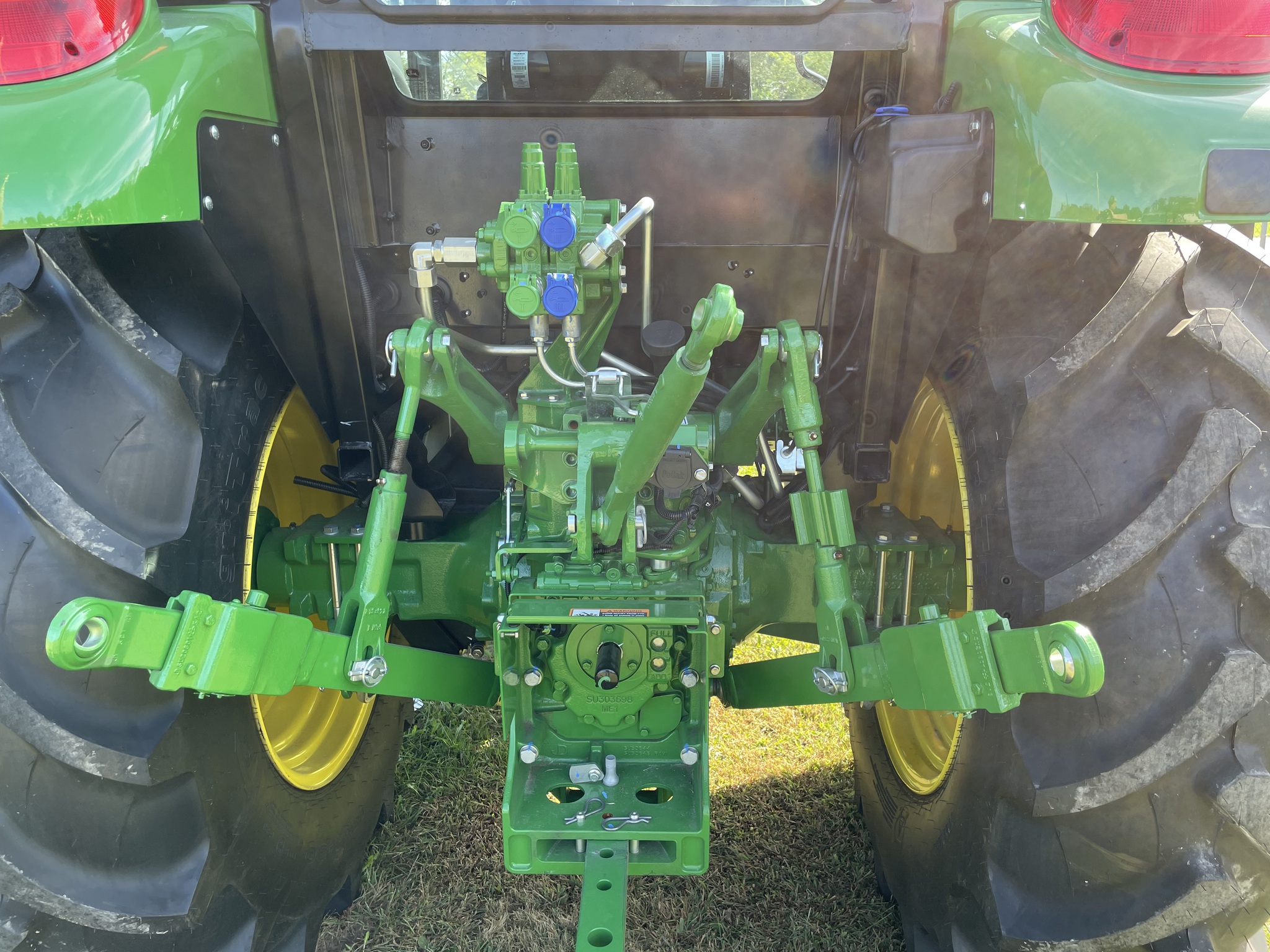 2025 John Deere 5090E Image 4