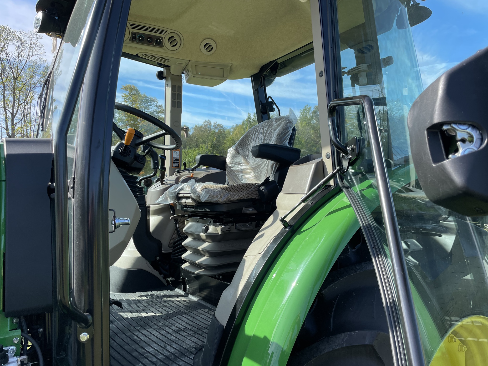 2025 John Deere 5090E Image 3