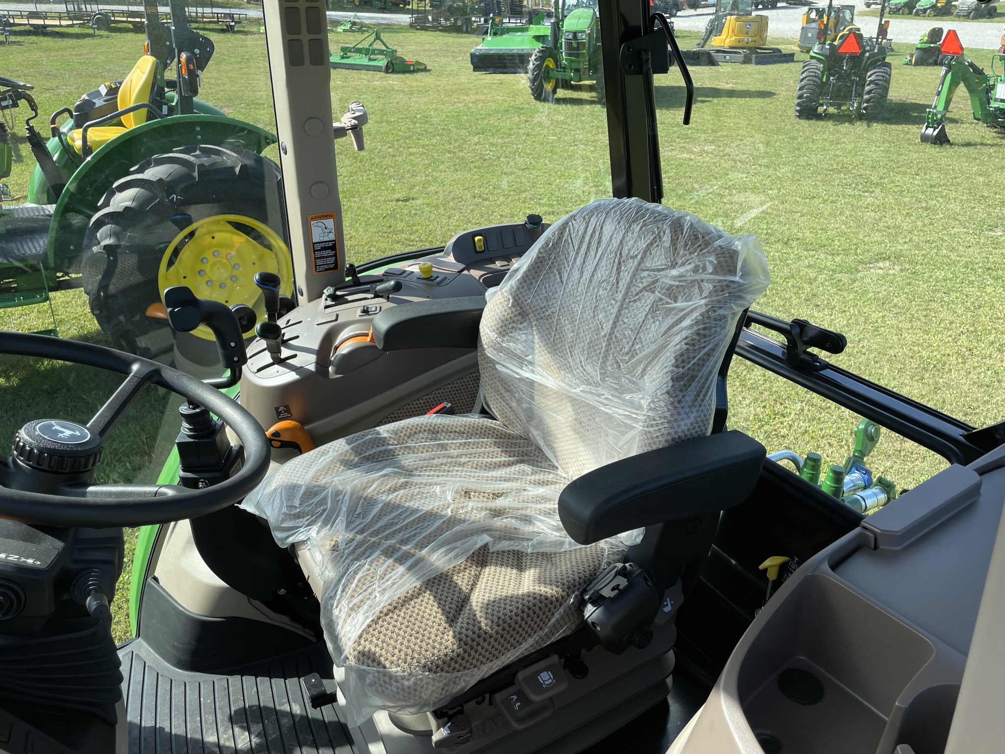 2025 John Deere 5090E Image 6