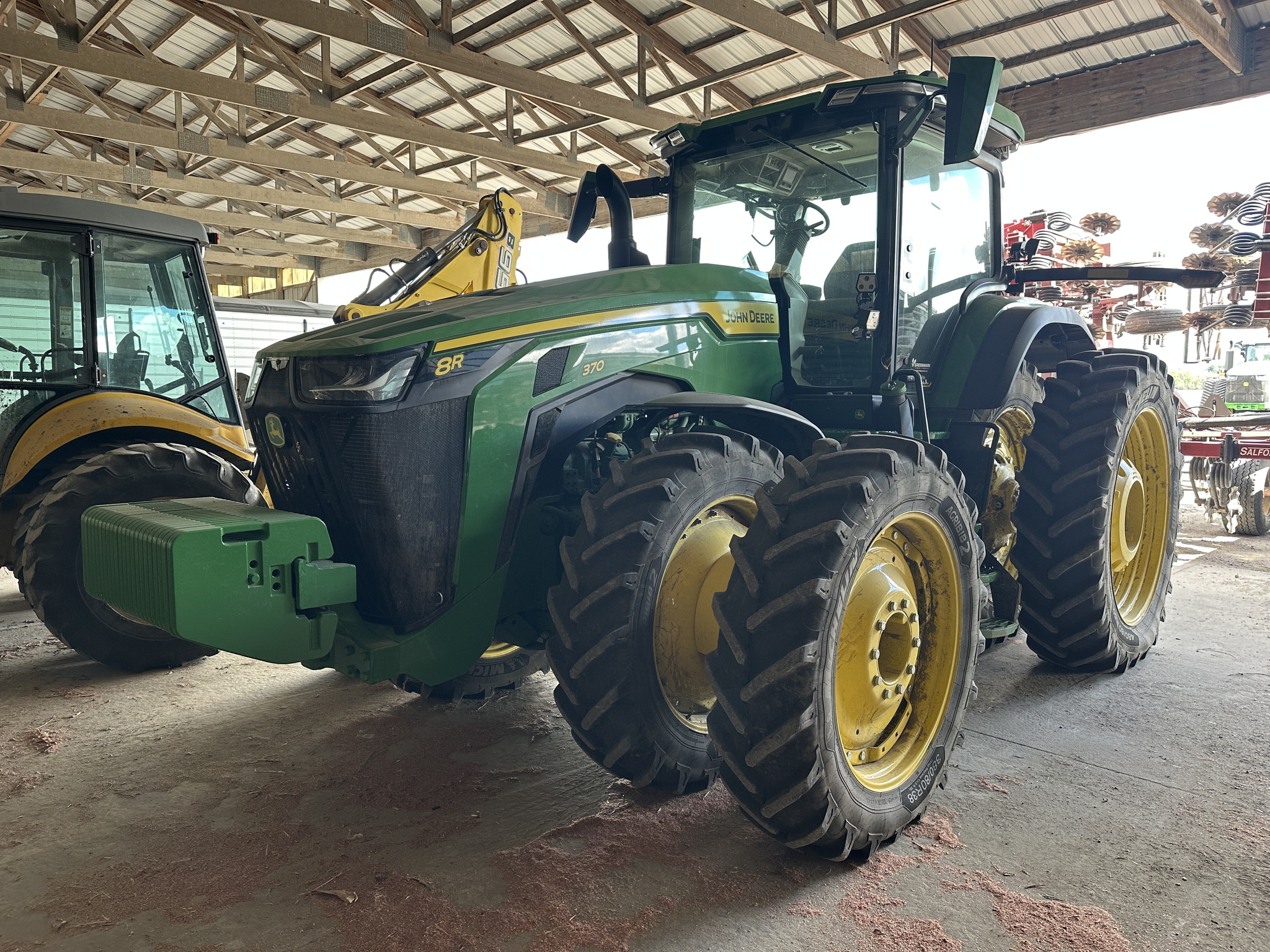 2025 John Deere 8R 370 Image 1