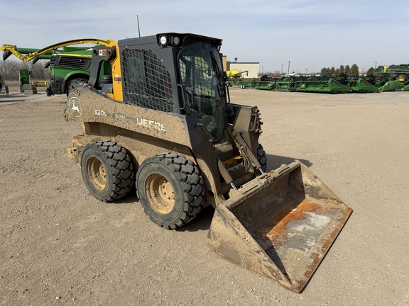  John Deere 320G