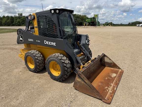  John Deere 320G