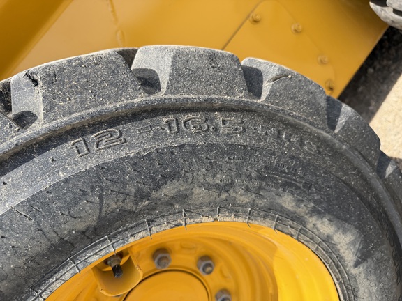 2024 John Deere 320G - Photo9