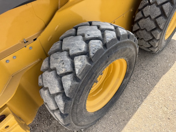 2024 John Deere 320G - Photo12