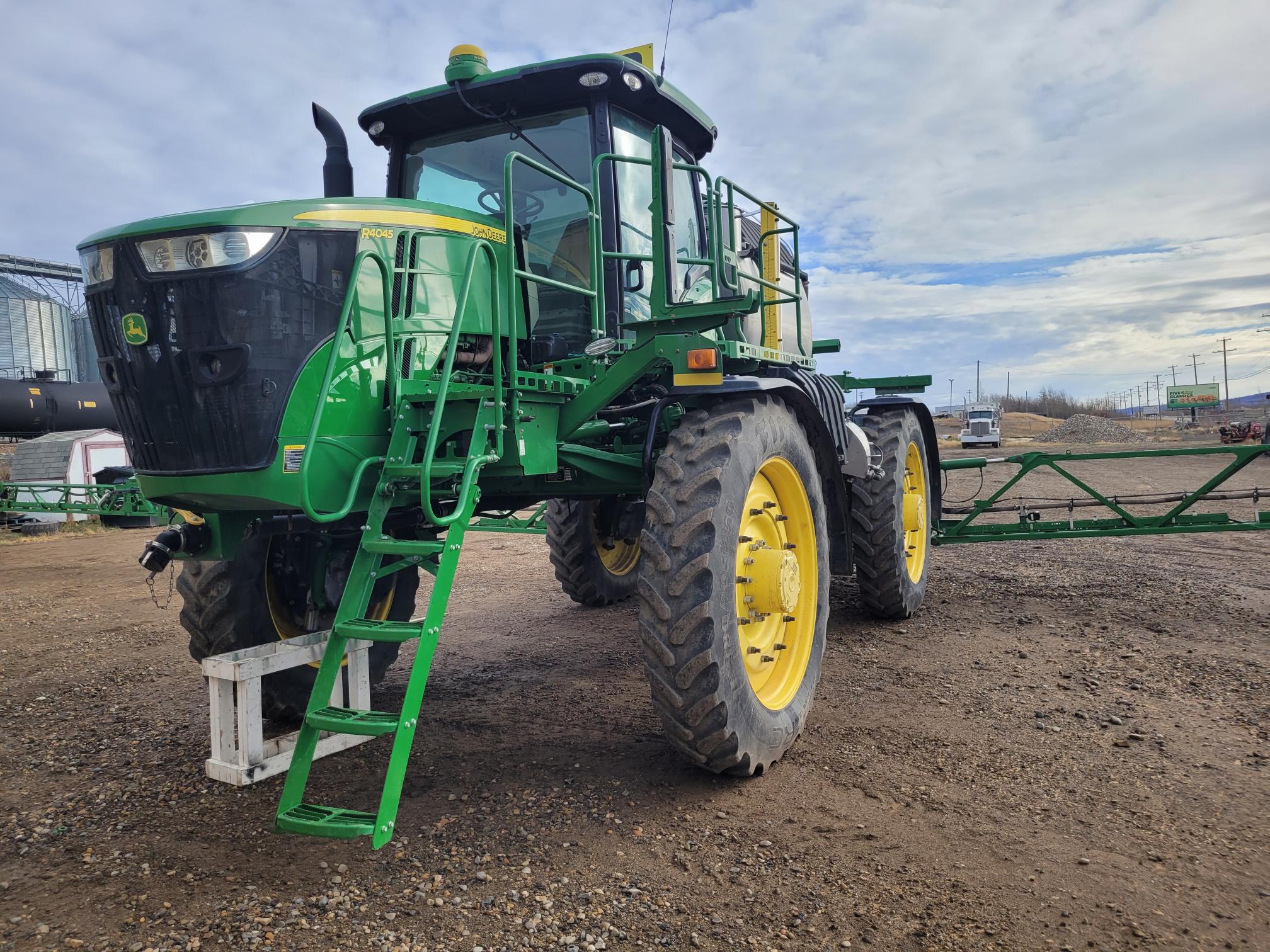 2016 John Deere R4045 Image 7