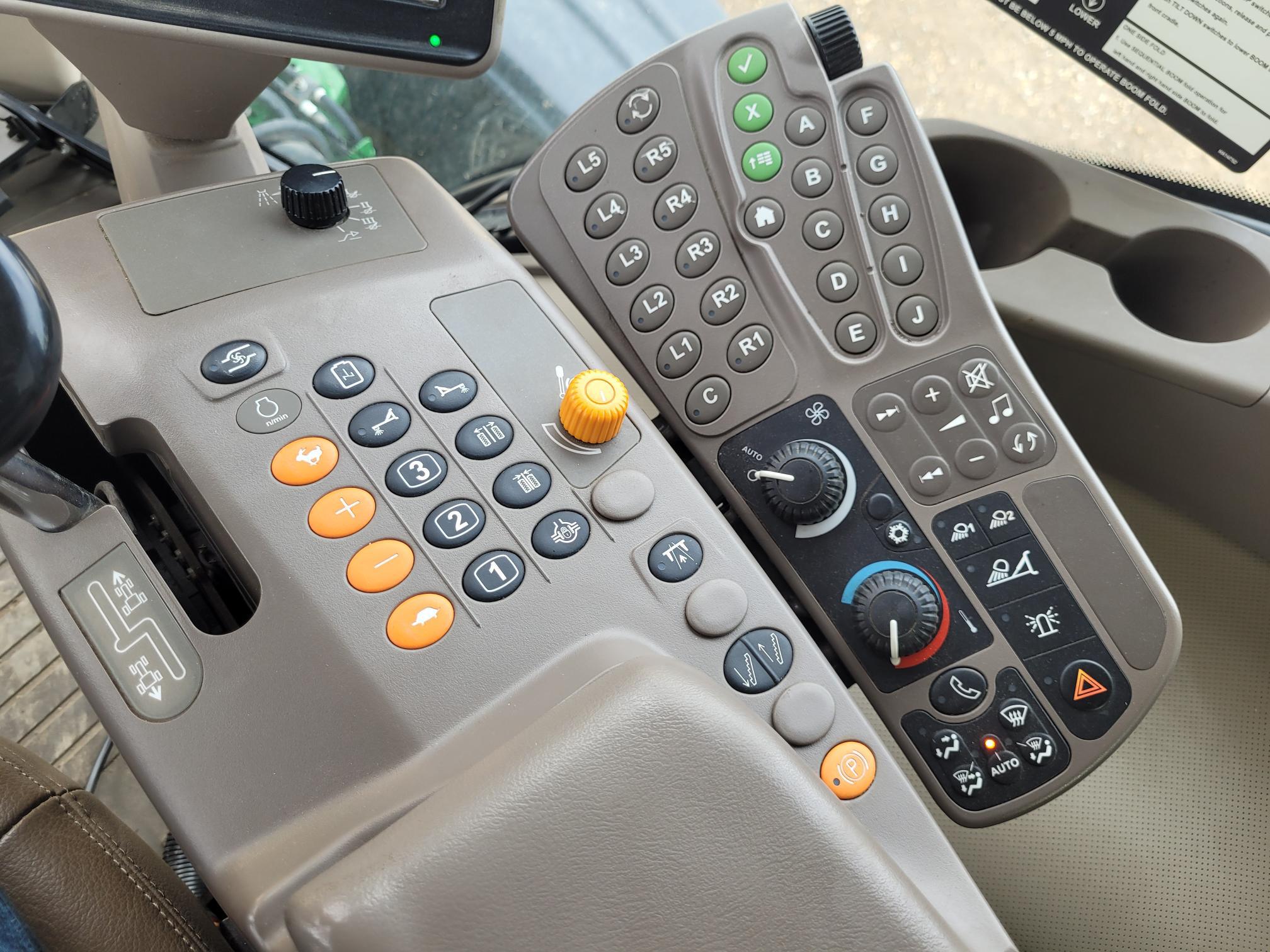 2016 John Deere R4045 Image 15