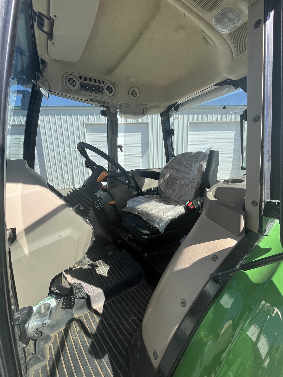 2023 John Deere 5075E Image 7