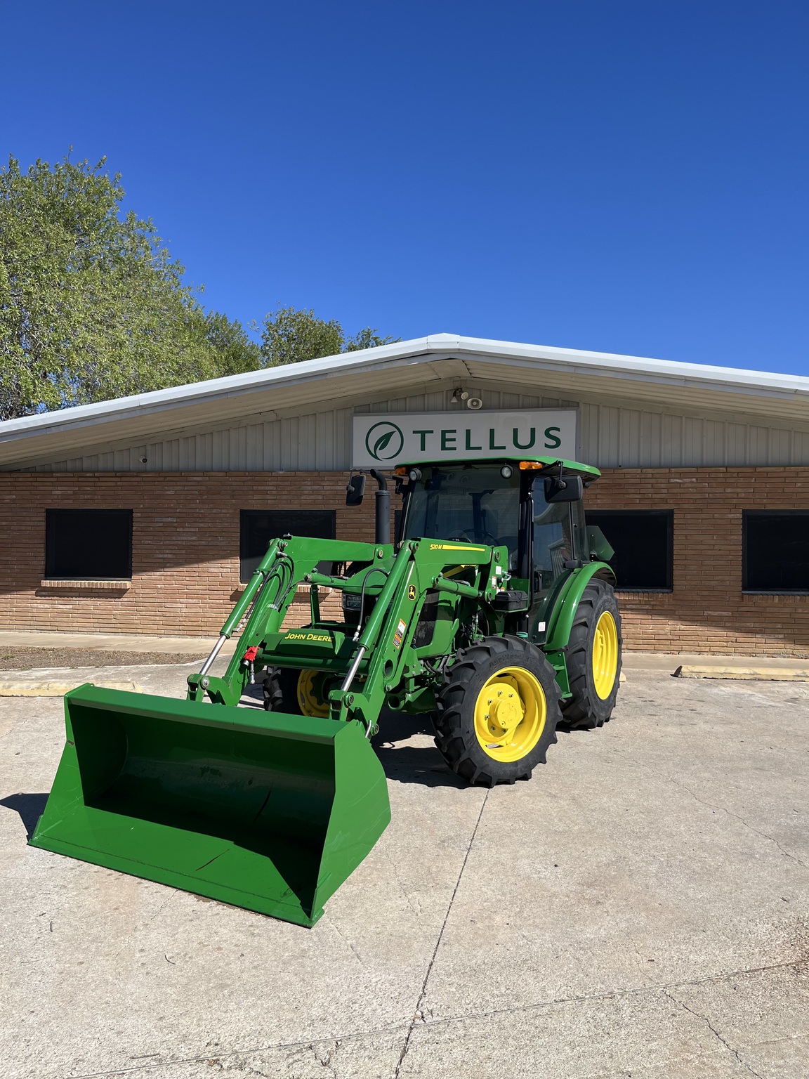 2023 John Deere 5075E Image 2