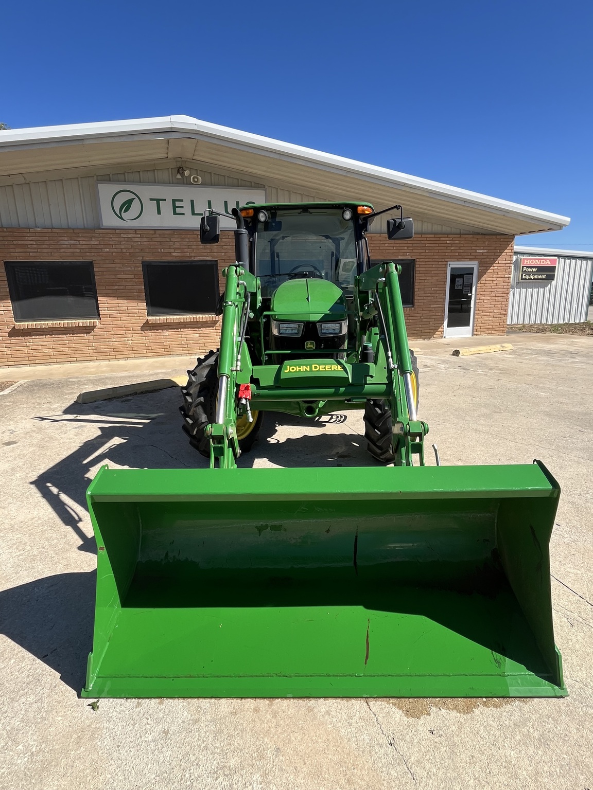 2023 John Deere 5075E Image 5