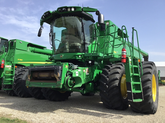 S790 Combine Harvester — image 6