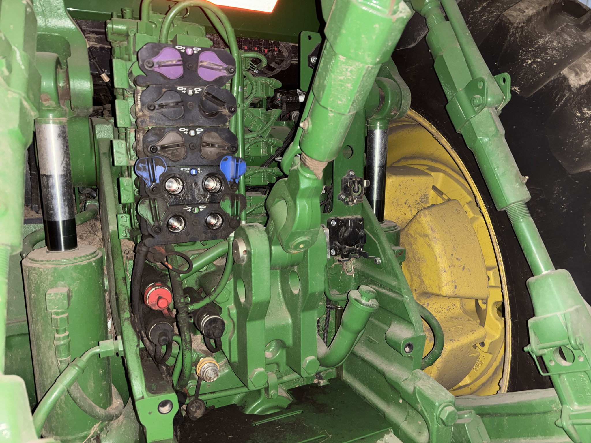 Used 2024 John Deere 8R 370 Row Crop Tractors at Koenig Equipment in Urbana, OH - PhotoXL9