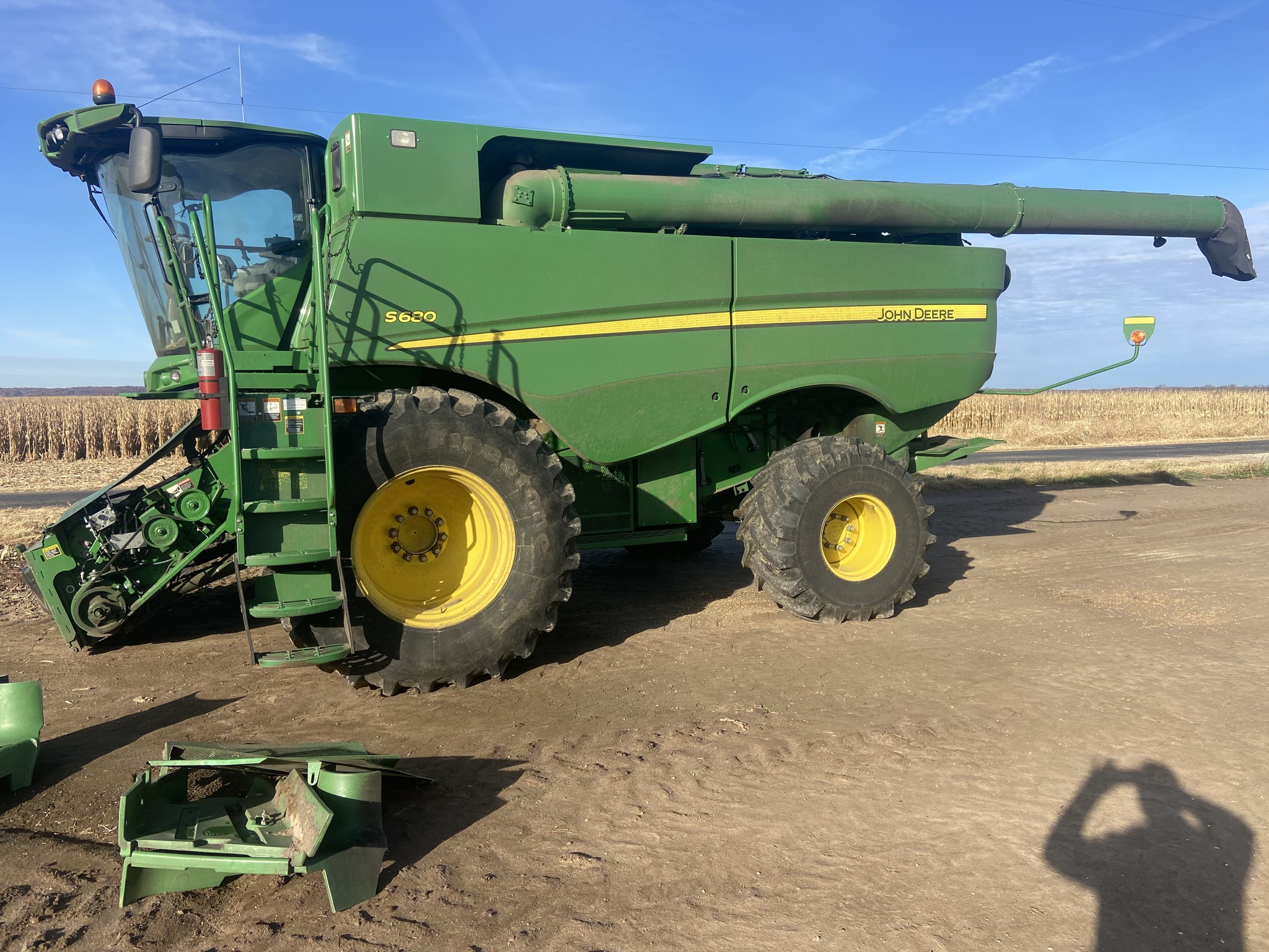  2014 John Deere S680 at Heritage Tractor in Lacon, IL