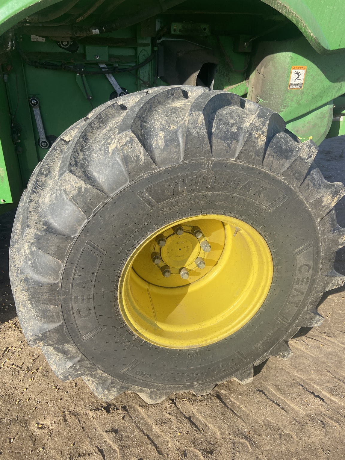  2014 John Deere S680 at Heritage Tractor in Lacon, IL