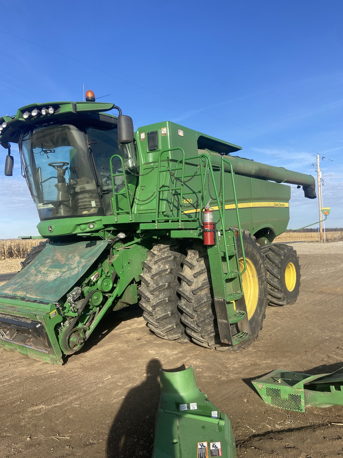  2014 John Deere S680 at Heritage Tractor in Lacon, IL