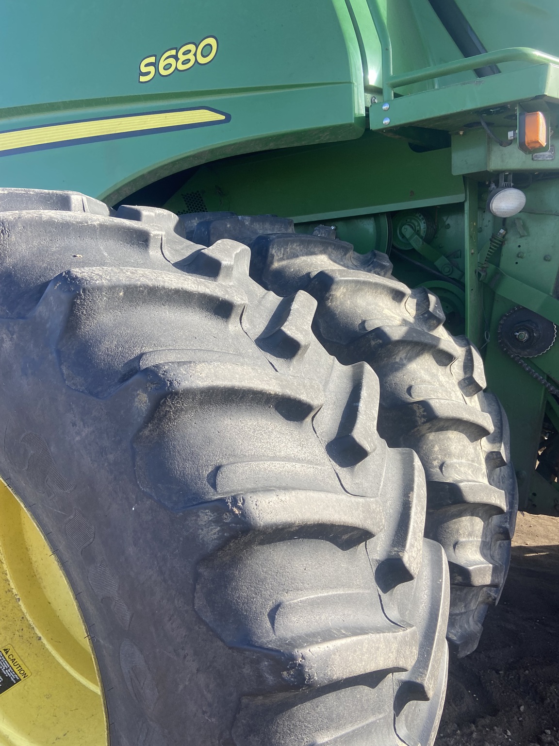  2014 John Deere S680 at Heritage Tractor in Lacon, IL