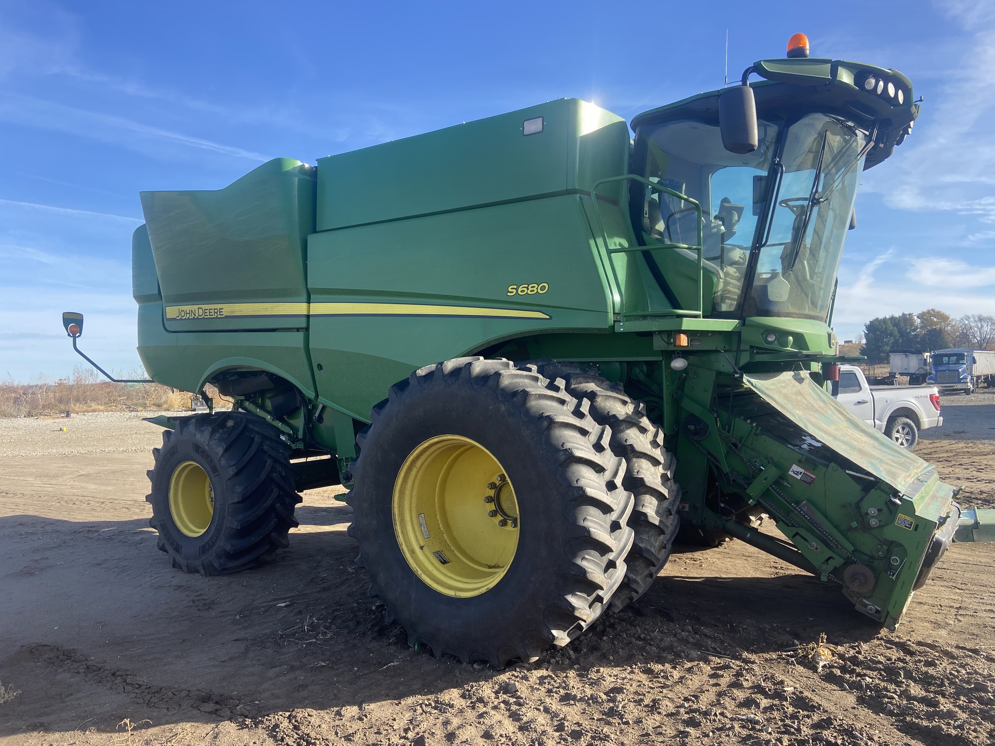  2014 John Deere S680 at Heritage Tractor in Lacon, IL
