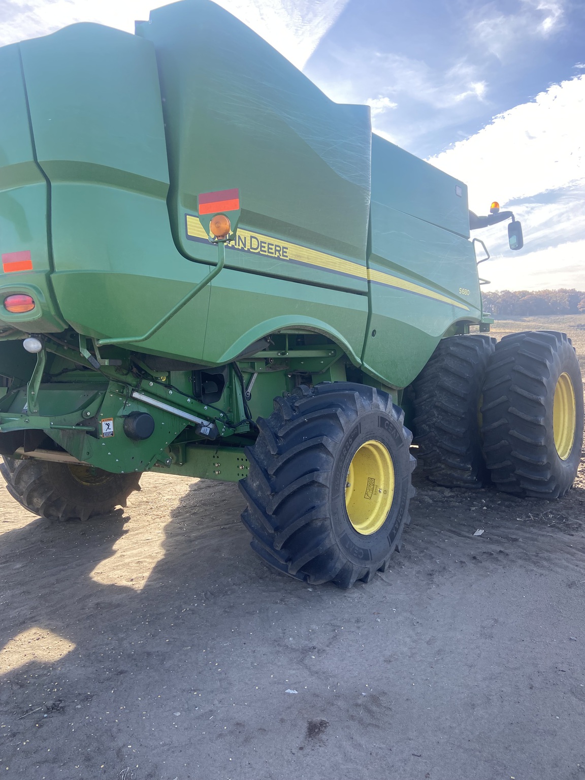  2014 John Deere S680 at Heritage Tractor in Lacon, IL