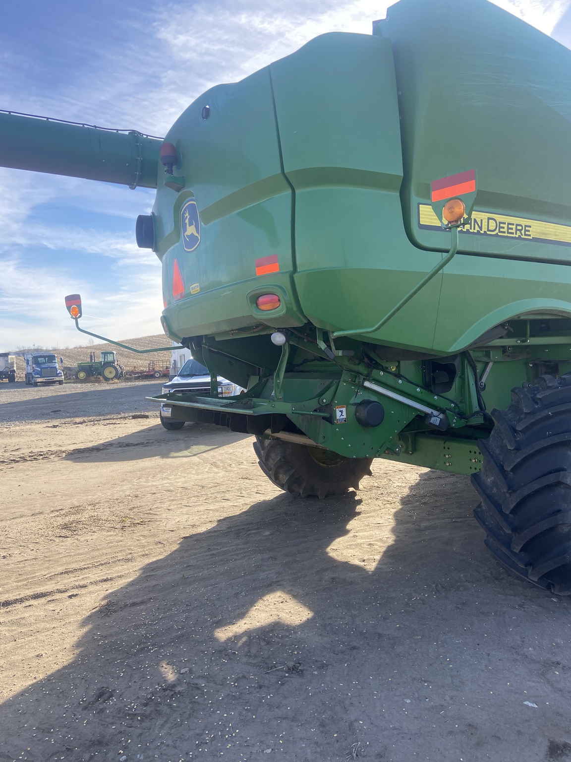  2014 John Deere S680 at Heritage Tractor in Lacon, IL