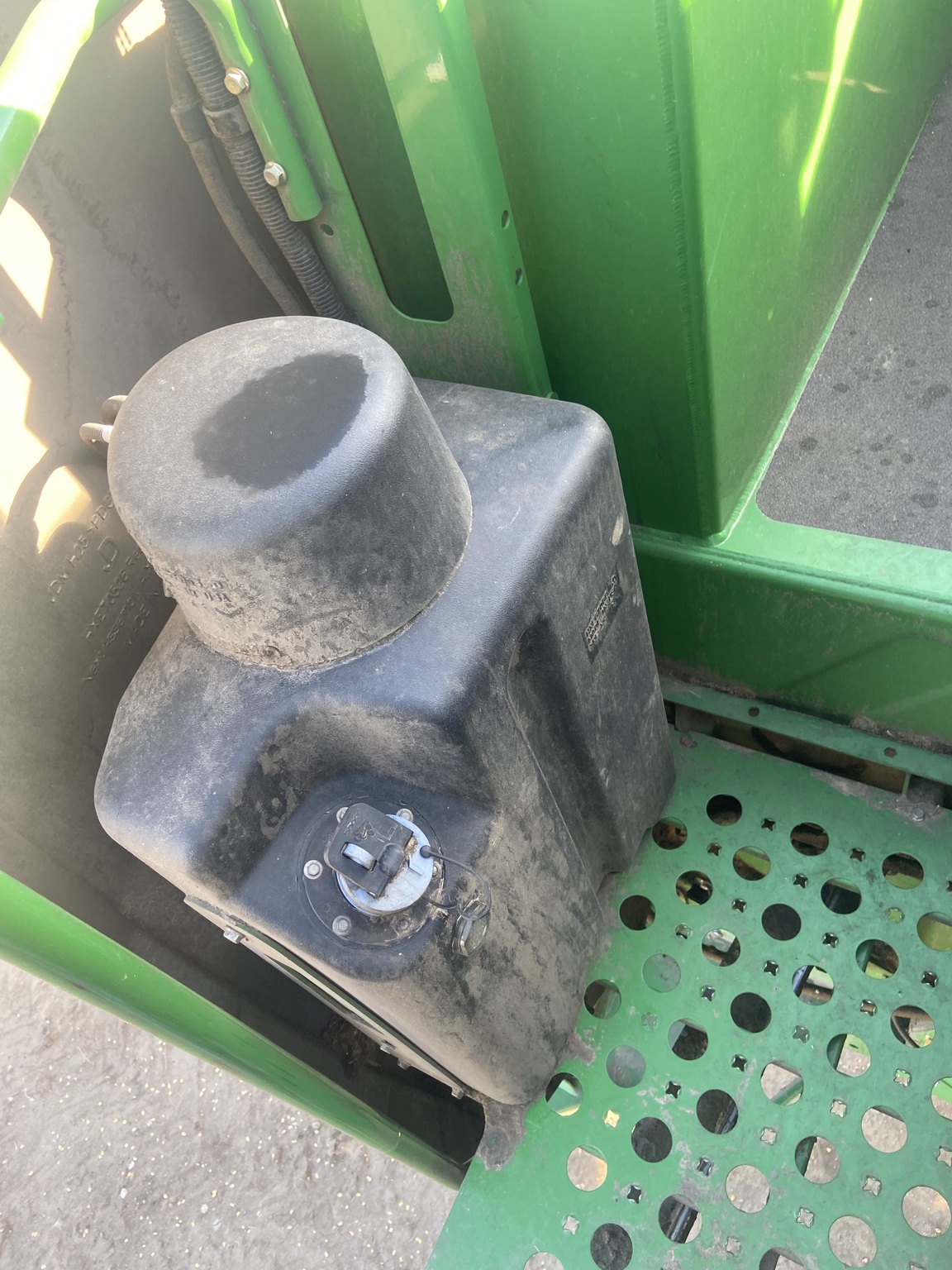  2014 John Deere S680 at Heritage Tractor in Lacon, IL
