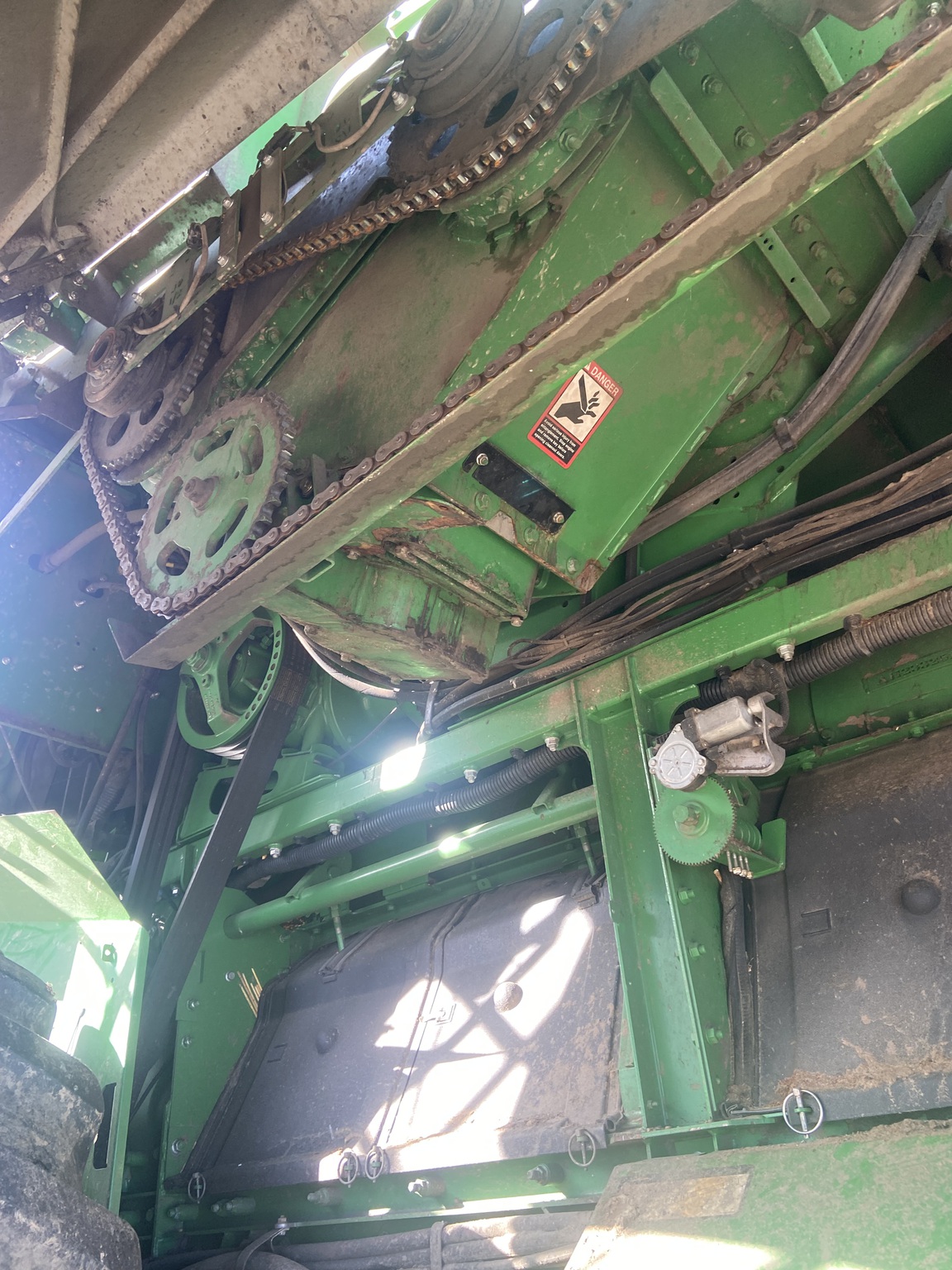  2014 John Deere S680 at Heritage Tractor in Lacon, IL