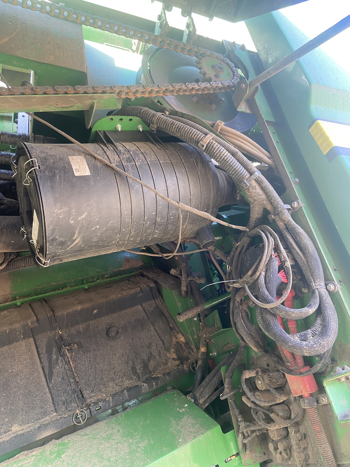  2014 John Deere S680 at Heritage Tractor in Lacon, IL