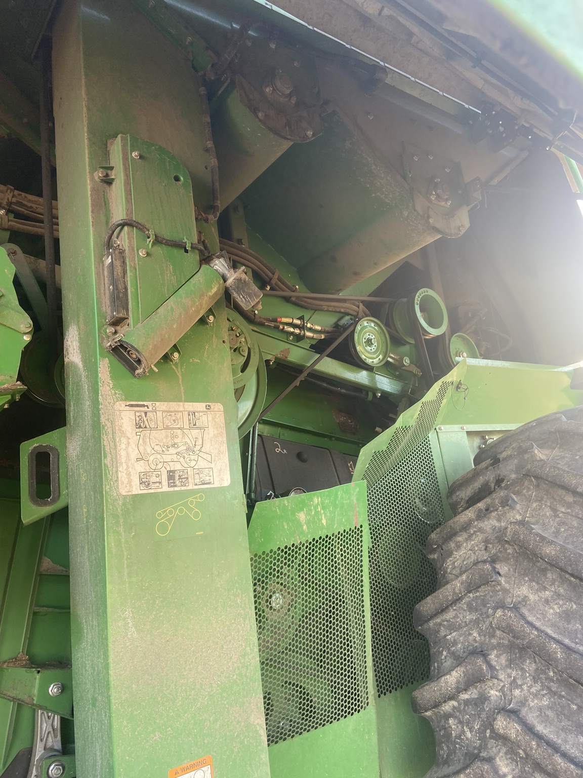  2014 John Deere S680 at Heritage Tractor in Lacon, IL