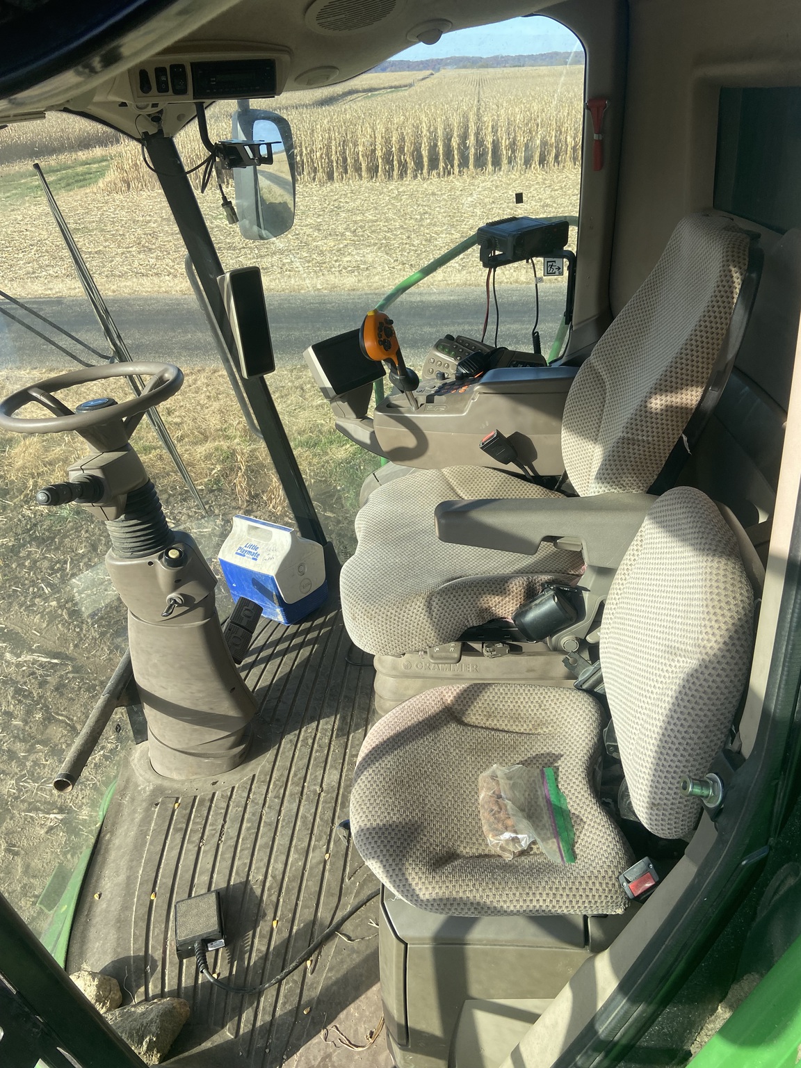  2014 John Deere S680 at Heritage Tractor in Lacon, IL