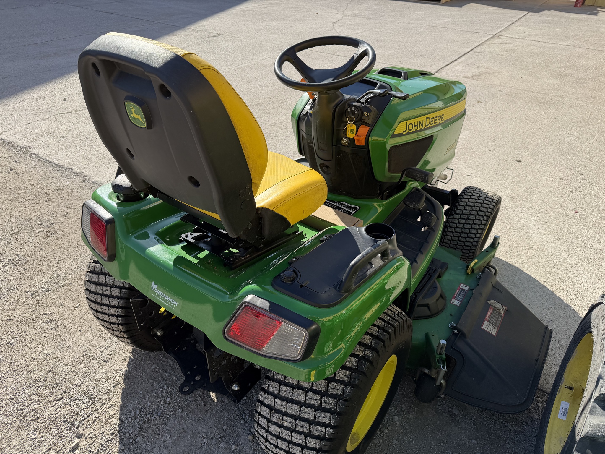 2024 John Deere X730 Image 4