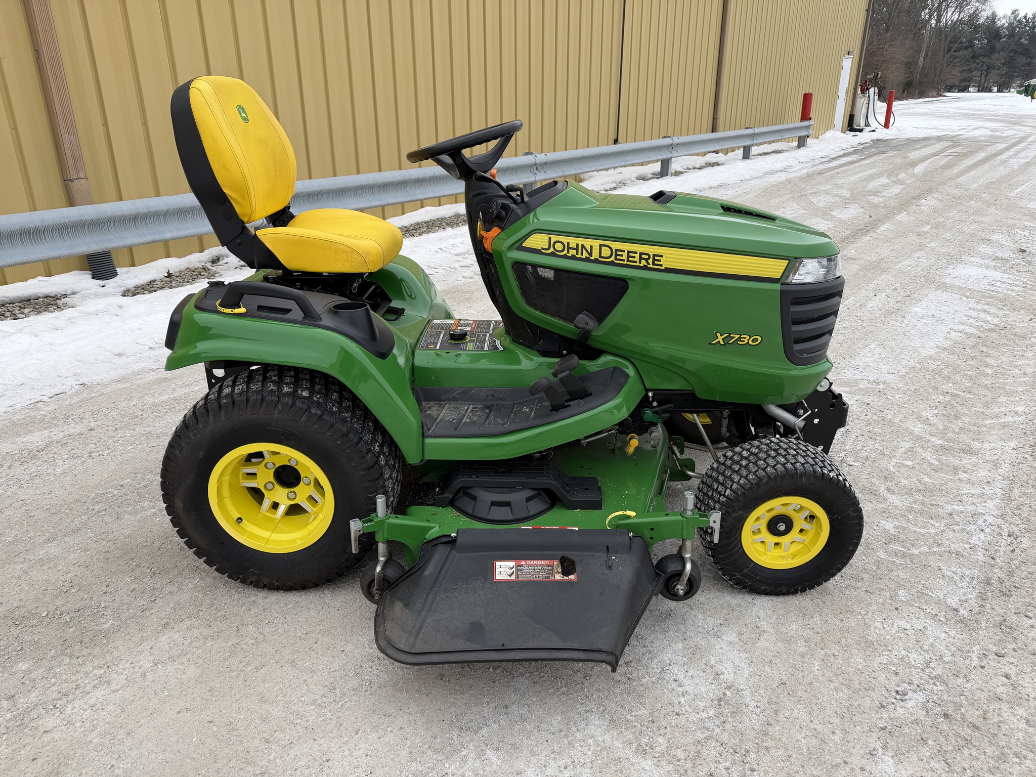 2024 John Deere X730 Image 2