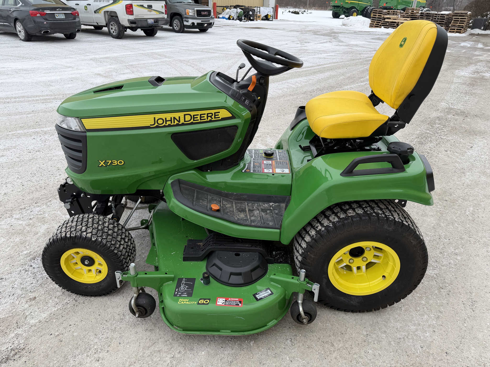 2024 John Deere X730 Image 6