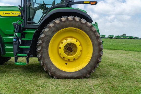 Used 2022 John Deere 8R 370 Row Crop Tractors at Koenig Equipment in Anna, OH - Photo9