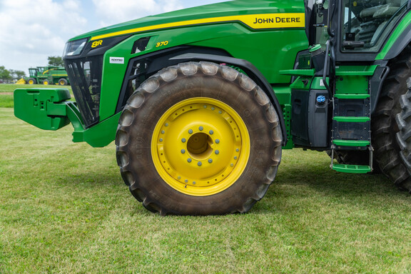 Used 2022 John Deere 8R 370 Row Crop Tractors at Koenig Equipment in Anna, OH - Photo8