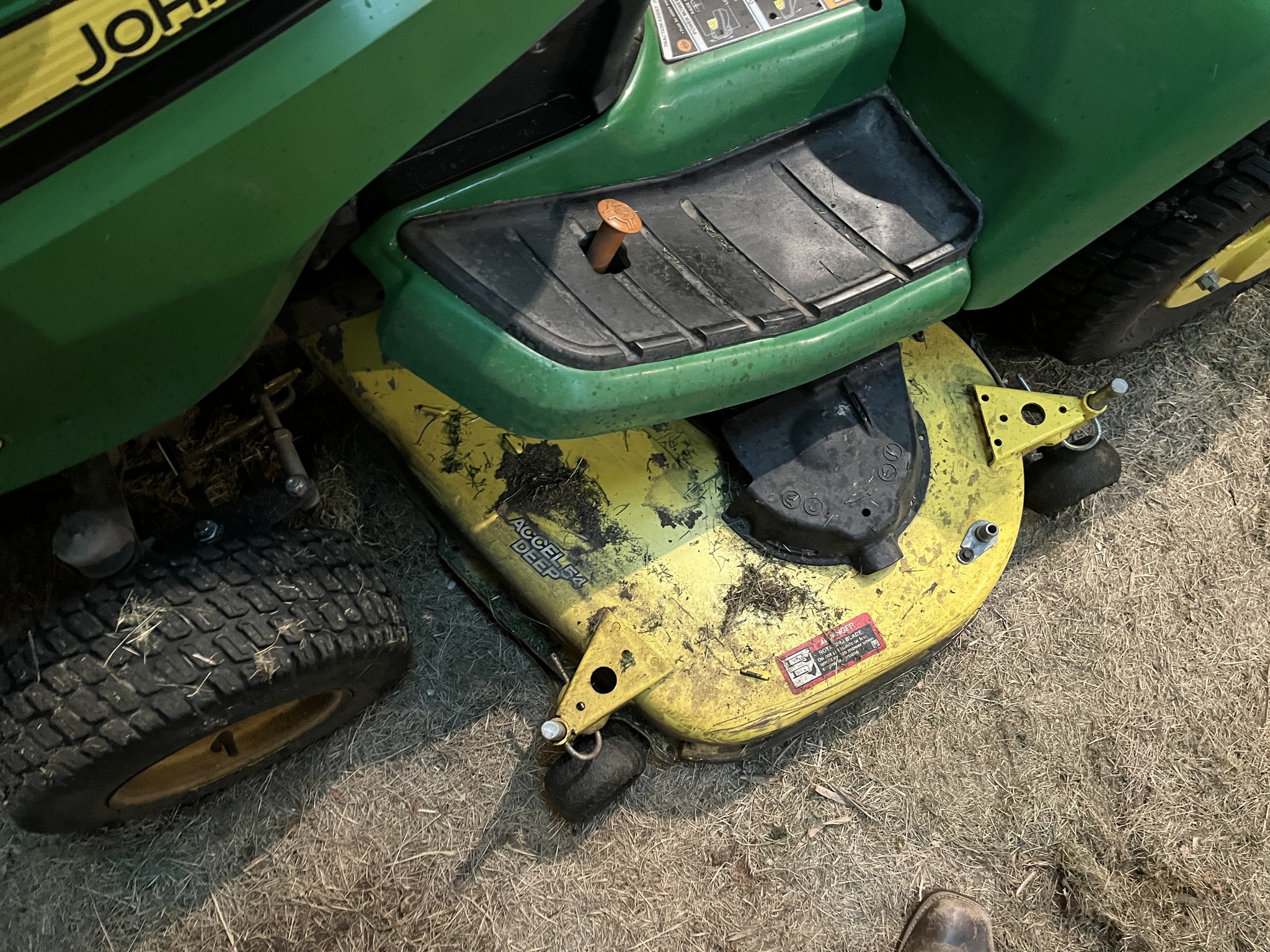  2021 John Deere X590 at Heritage Tractor in Dixon, IL