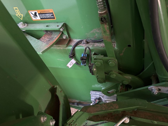 2024 John Deere 561M (13th thumbnail)