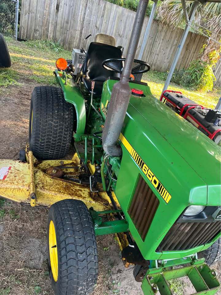 1984 John Deere 650 Image 15