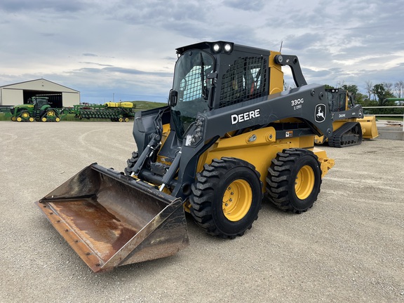  John Deere 330G