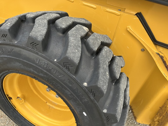 2023 John Deere 330G - Photo19