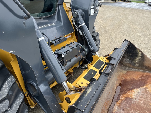 2023 John Deere 330G - Photo23
