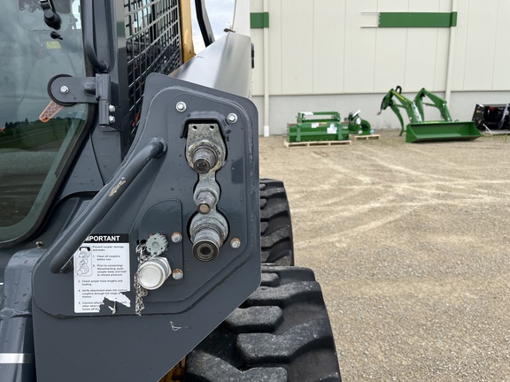 2023 John Deere 330G - Photo25