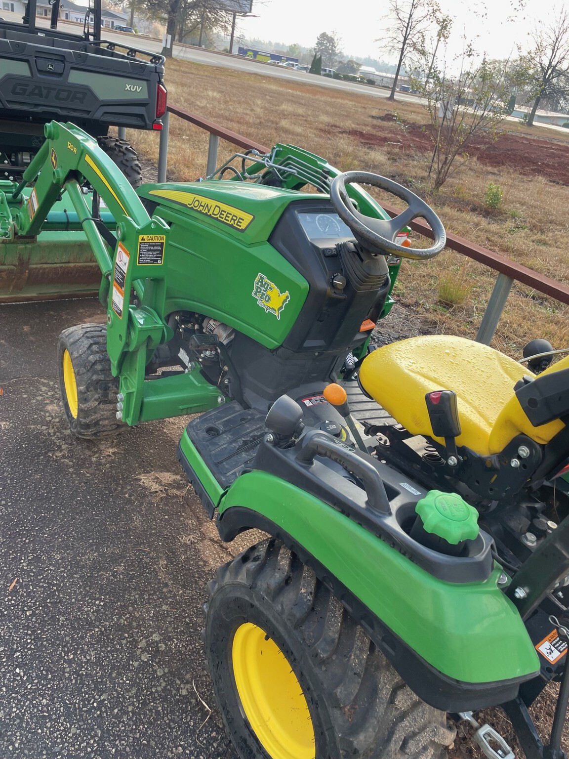 2015 John Deere 1025R Image 1