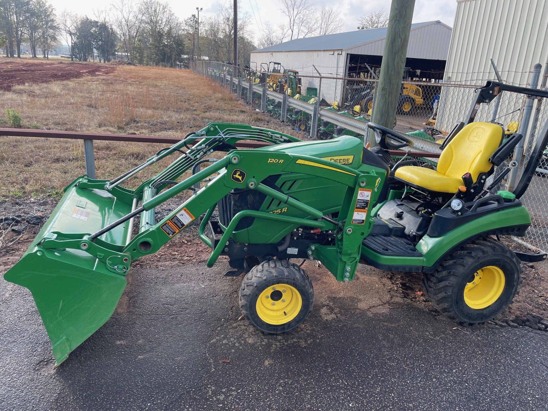 2015 John Deere 1025R Image 4