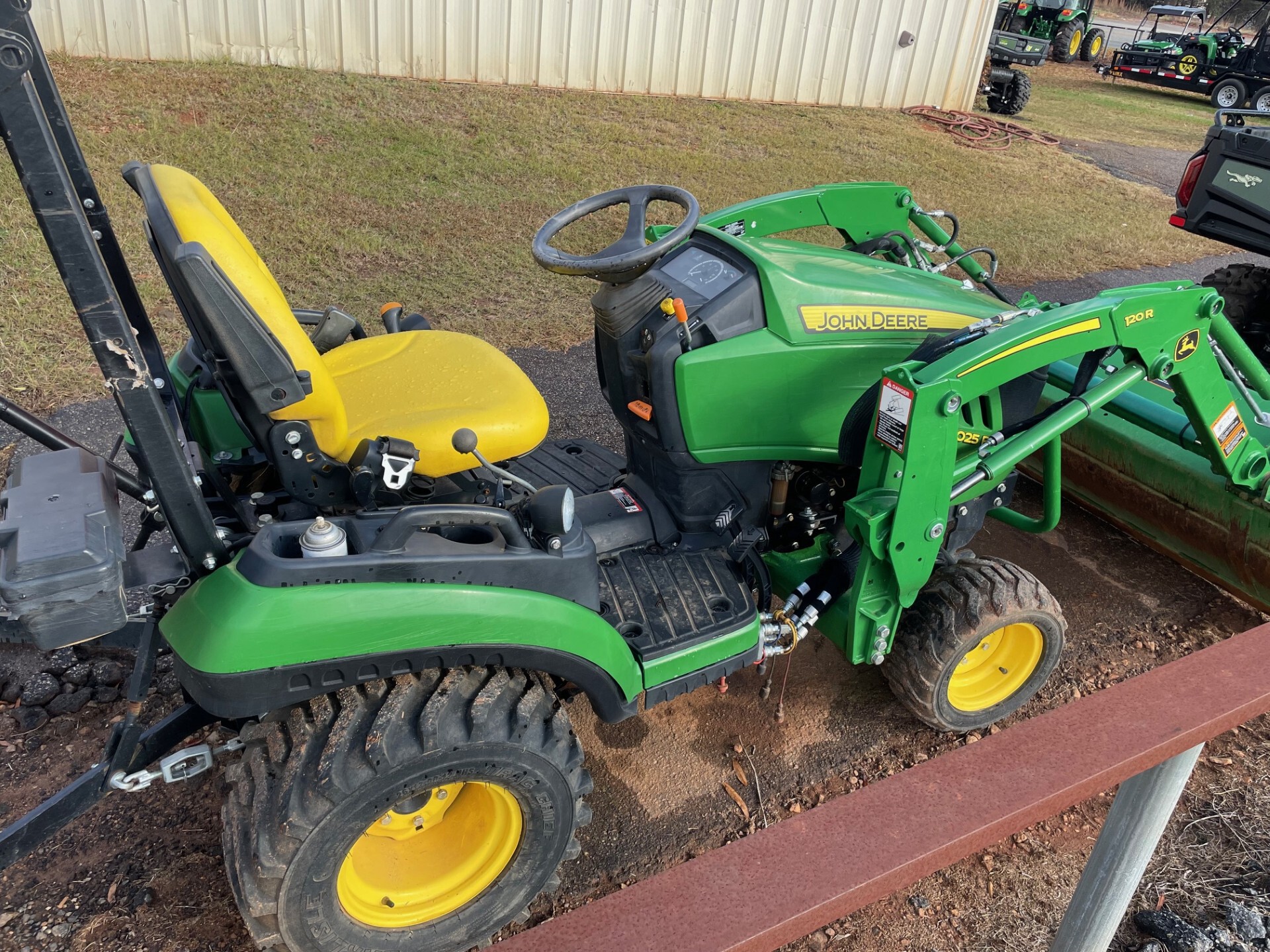 2015 John Deere 1025R Image 3